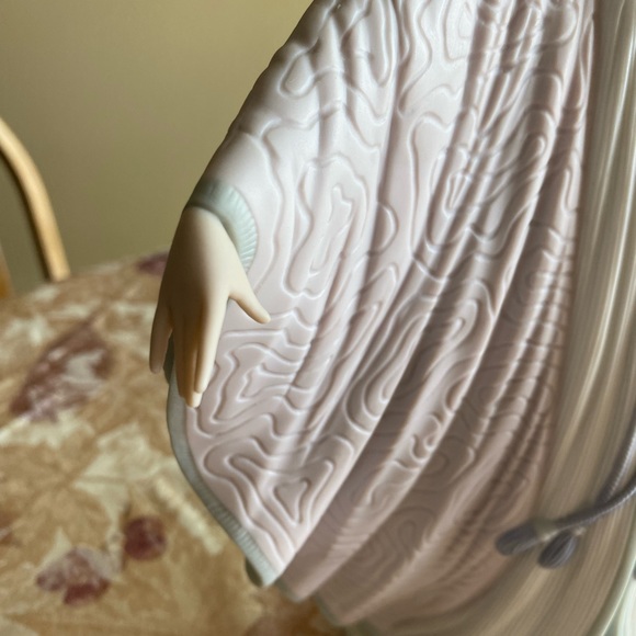 RETIRED 1998 ‘QUIONE LLADRO’ PORCELAIN FIGURINE-Item# 01016284 - Picture 3 of 15